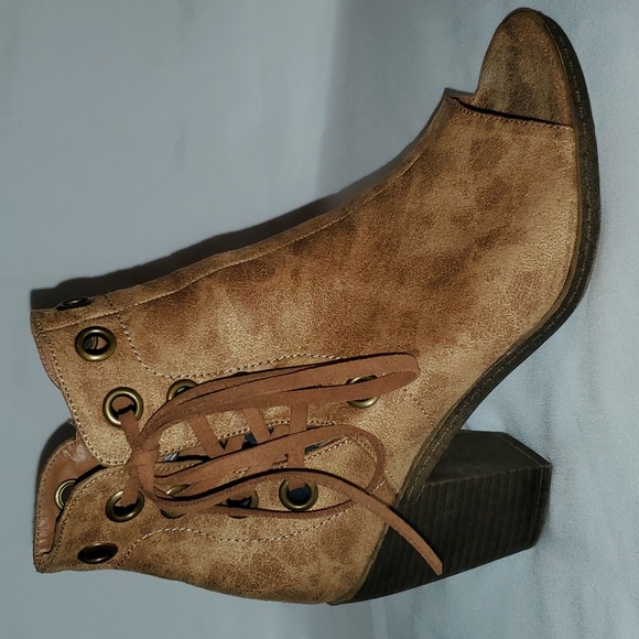 Vintage 93 Gina Peep Toe Ankle Boot - Picture 3 of 7